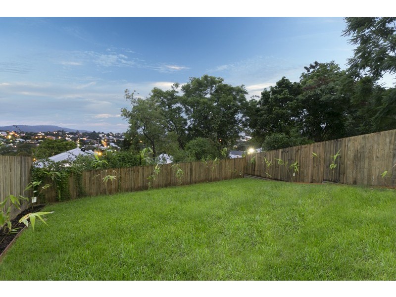 38 Lansdowne Street, Newmarket QLD 4051