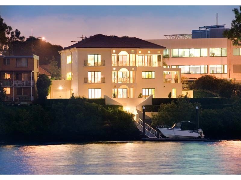 570 Coronation Drive, Toowong QLD 4066