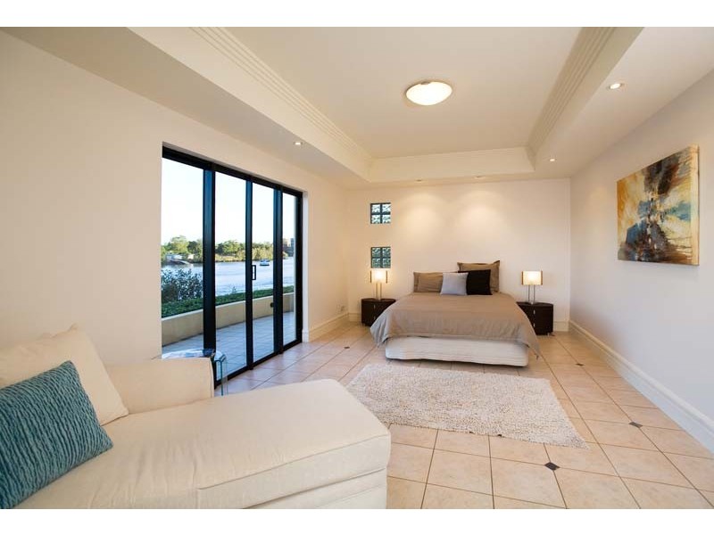 570 Coronation Drive, Toowong QLD 4066