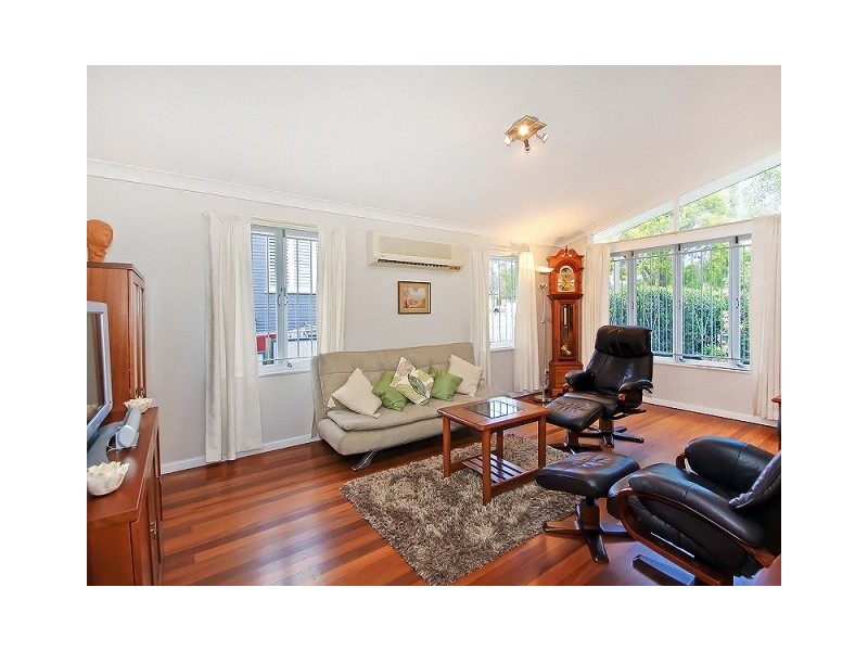 61 Burns Parade, Chapel Hill QLD 4069