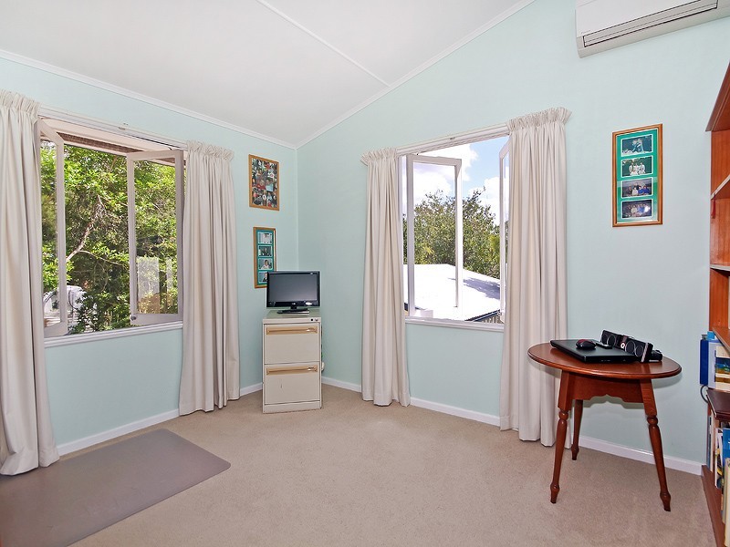 61 Burns Parade, Chapel Hill QLD 4069