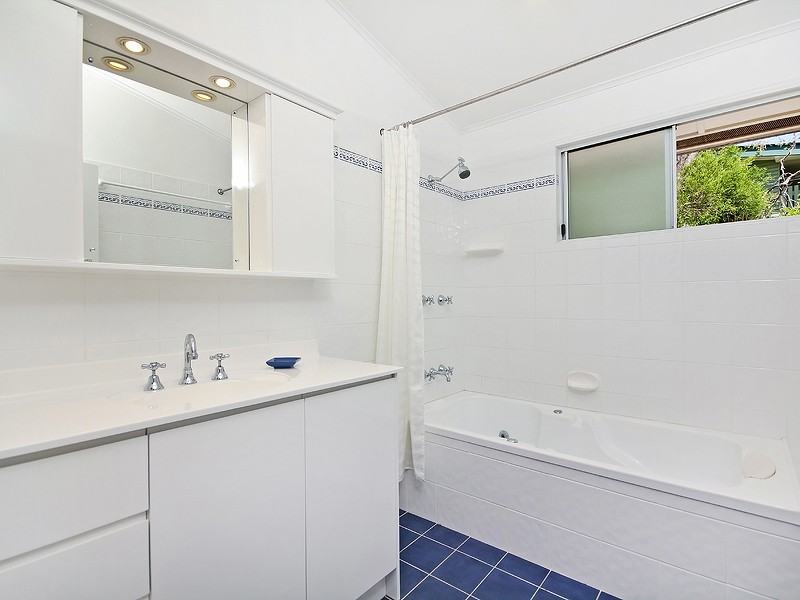 61 Burns Parade, Chapel Hill QLD 4069