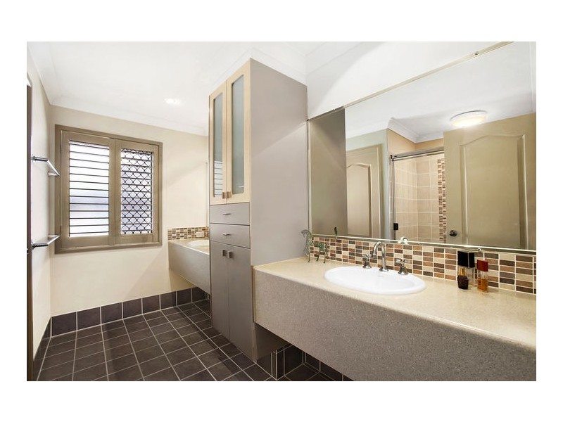 30 Dawn Street, Bardon QLD 4065