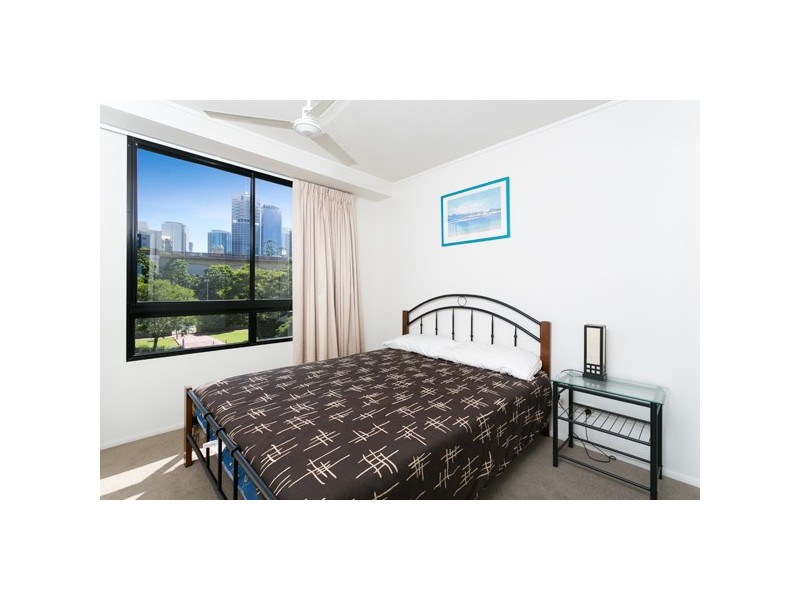 21/15 Goodwin Street, Kangaroo Point QLD 4169