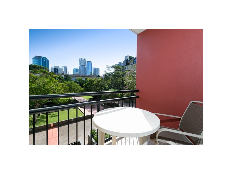 21/15 Goodwin Street, Kangaroo Point QLD 4169