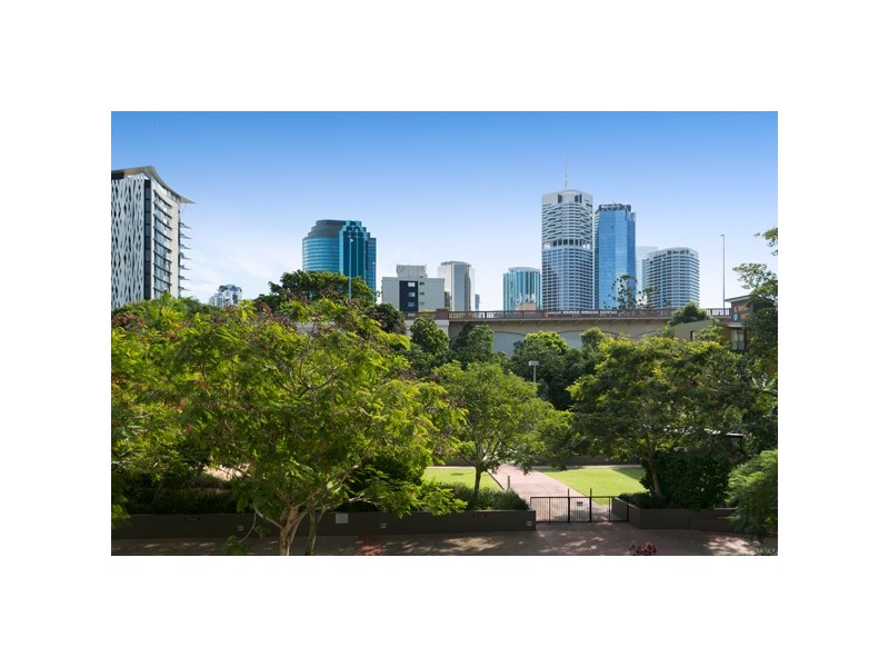 21/15 Goodwin Street, Kangaroo Point QLD 4169