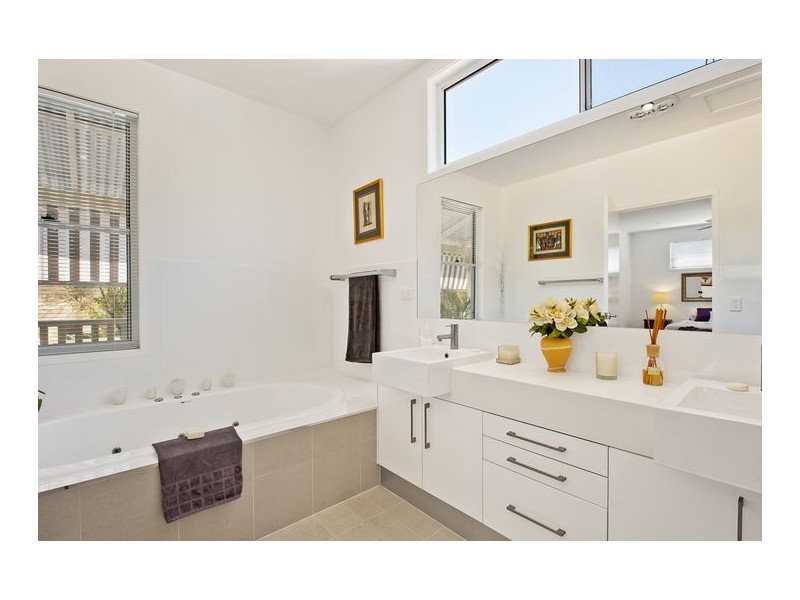 107 Leworthy Street, Bardon QLD 4065