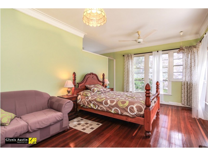 335 Simpsons Road, Bardon QLD 4065