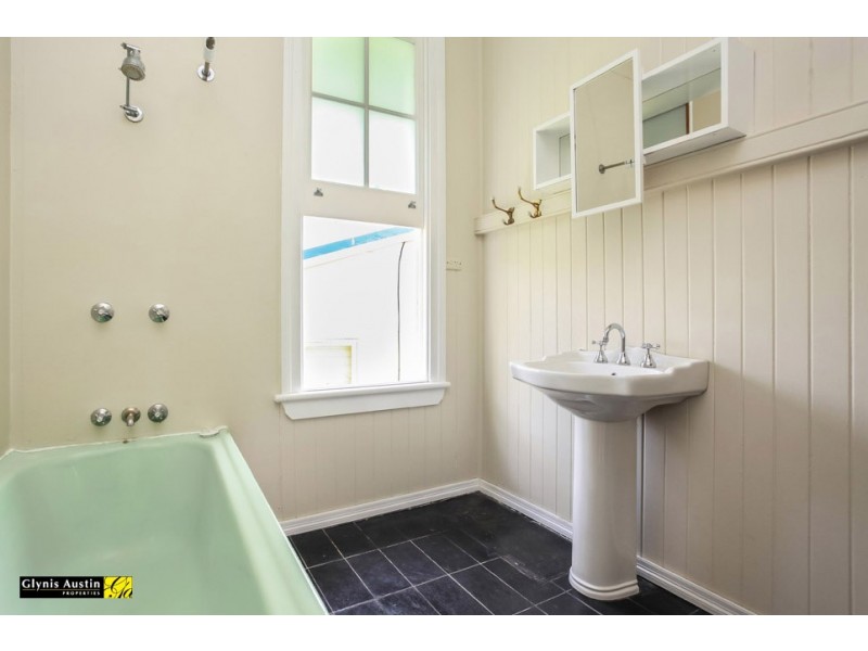 18 Sackville Street, Milton QLD 4064