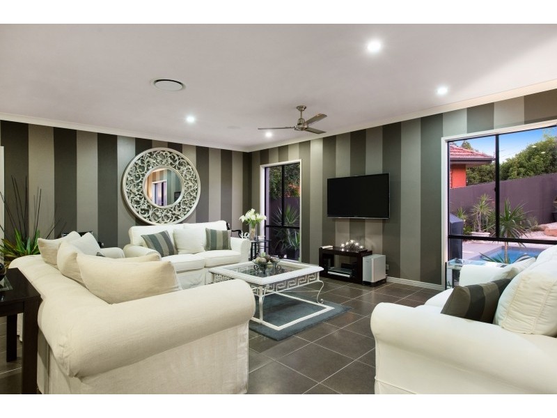 17 Hebe Street, Bardon QLD 4065