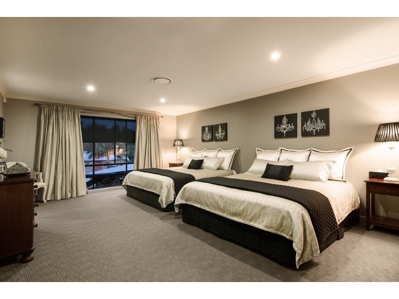 17 Hebe Street, Bardon QLD 4065