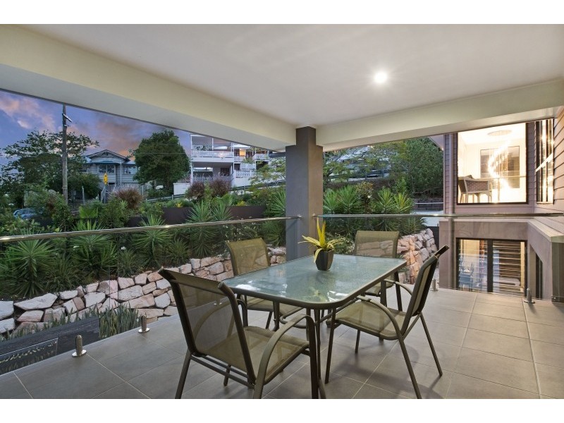 17 Hebe Street, Bardon QLD 4065