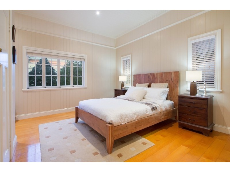 25 Coronation Street, Bardon QLD 4065