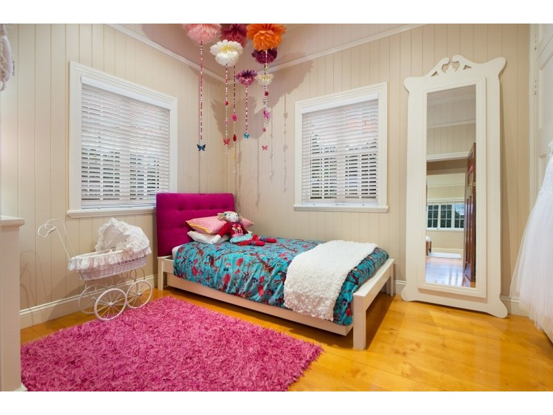 25 Coronation Street, Bardon QLD 4065