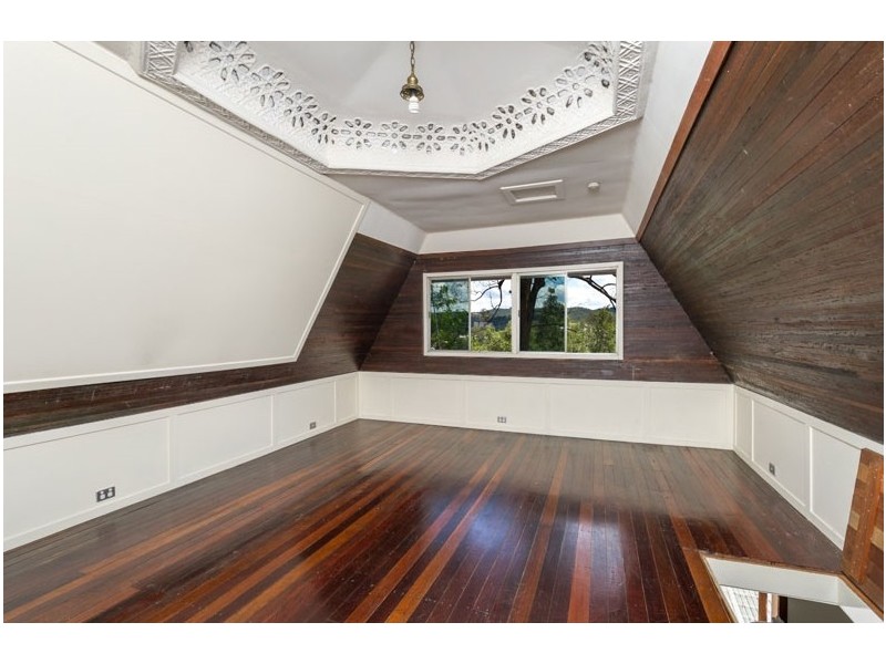 24 Macgregor Terrace, Bardon QLD 4065