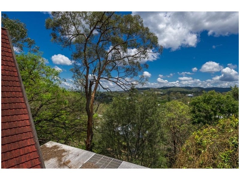 24 Macgregor Terrace, Bardon QLD 4065