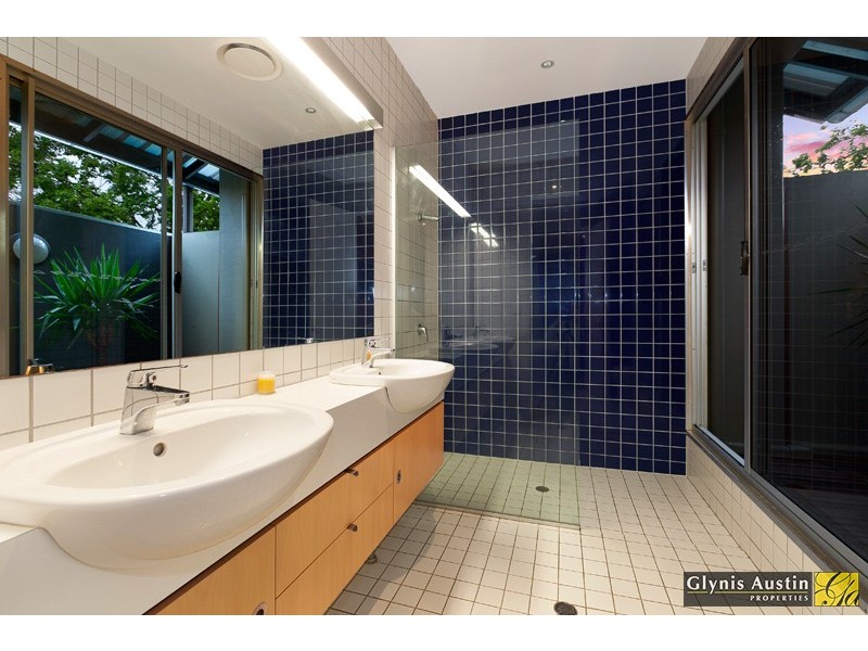 9 Rosewood Street, Bardon QLD 4065