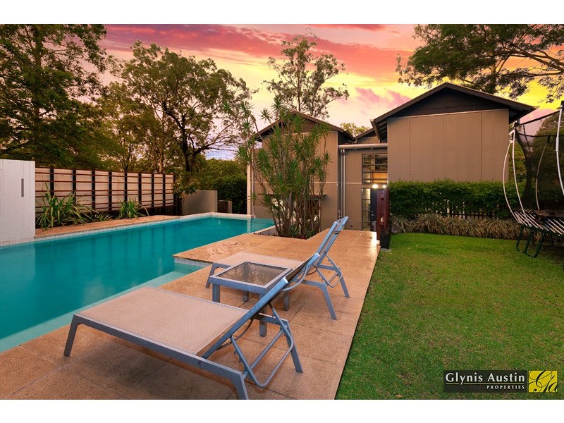 9 Rosewood Street, Bardon QLD 4065