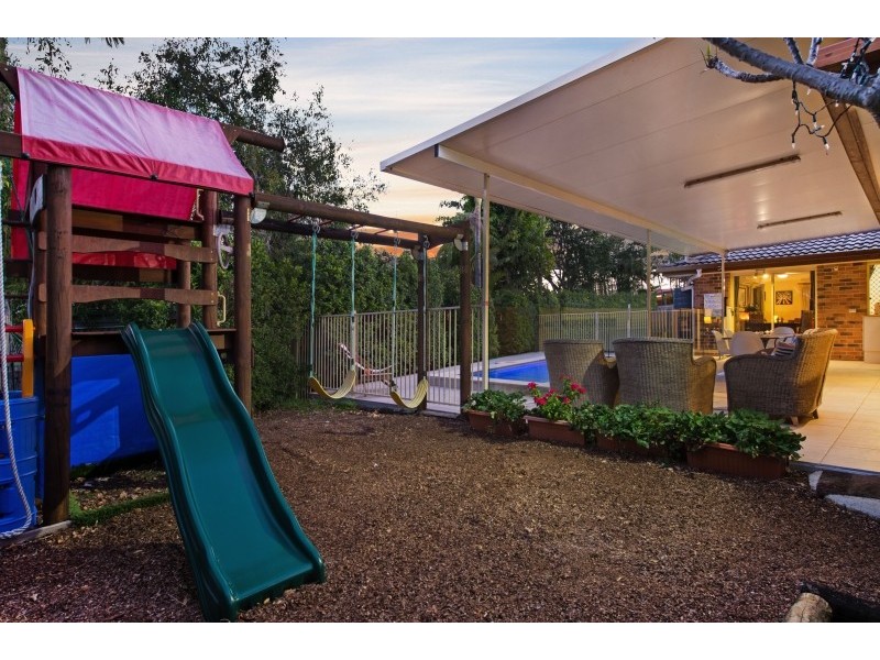 5 Brookland Close, Bridgeman Downs QLD 4035