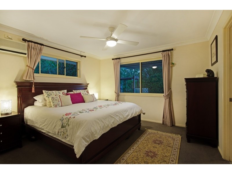 5 Brookland Close, Bridgeman Downs QLD 4035