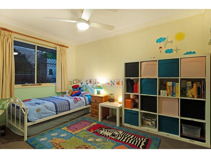 5 Brookland Close, Bridgeman Downs QLD 4035