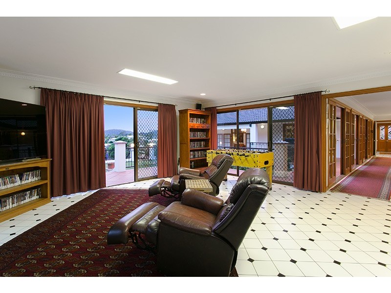 25 Walsall Street, The Gap QLD 4061