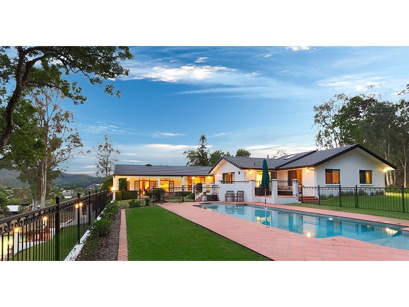 25 Walsall Street, The Gap QLD 4061