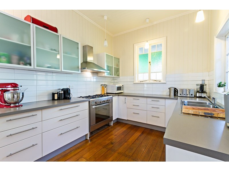 15 Beatrice Street, Bardon QLD 4065
