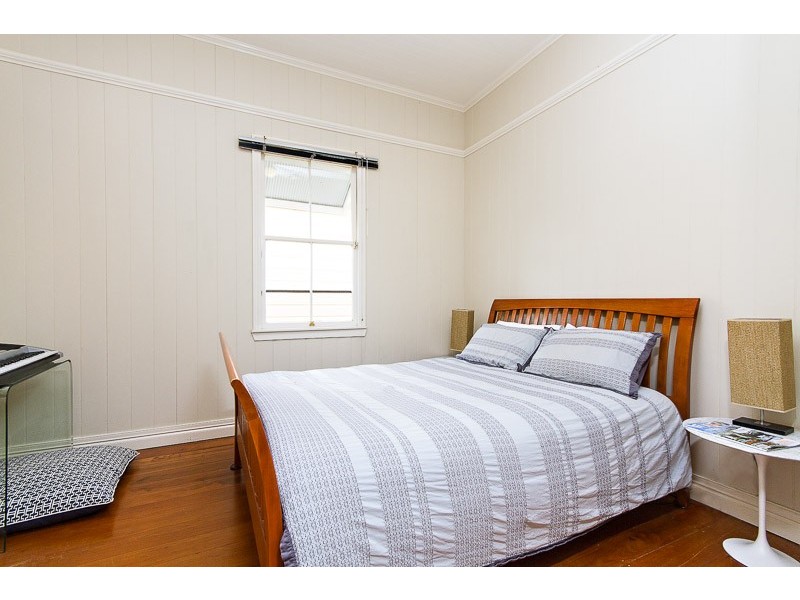 15 Beatrice Street, Bardon QLD 4065