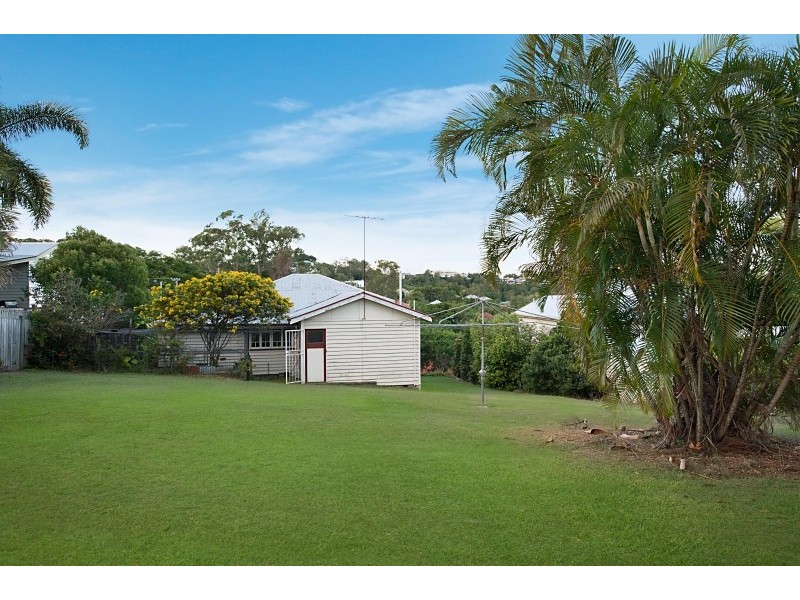 24 Mackay Terrace, Bardon QLD 4065