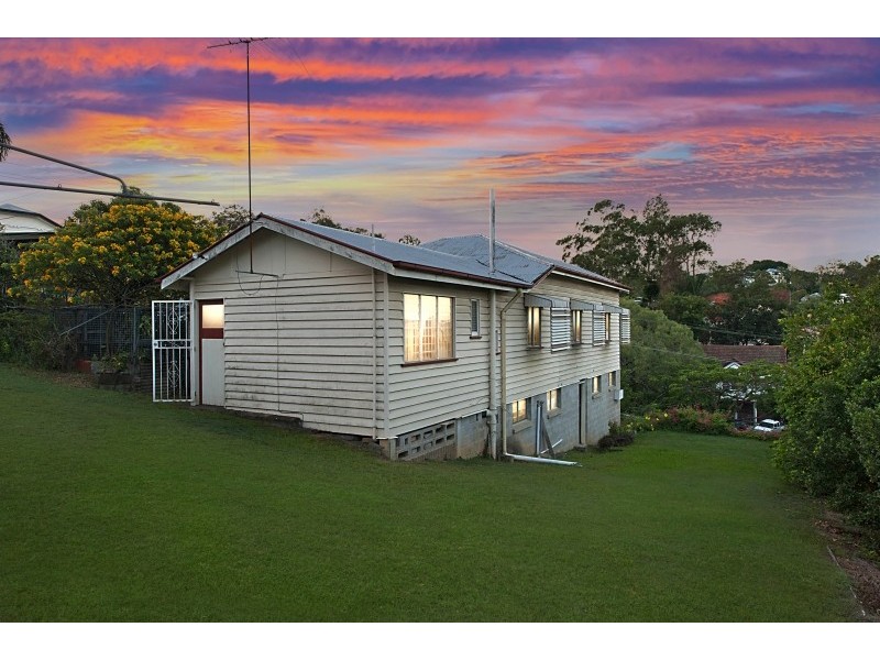 24 Mackay Terrace, Bardon QLD 4065