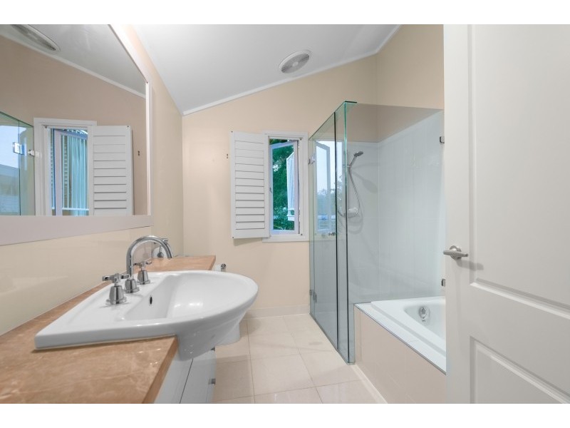 40 Barnett Road, Bardon QLD 4065