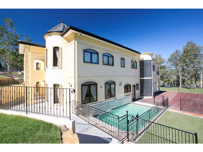27 Robertson Place, Fig Tree Pocket QLD 4069