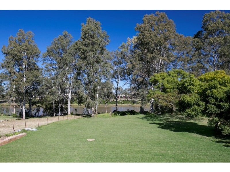 27 Robertson Place, Fig Tree Pocket QLD 4069