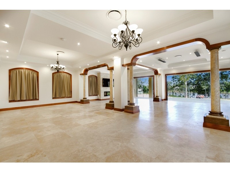 27 Robertson Place, Fig Tree Pocket QLD 4069