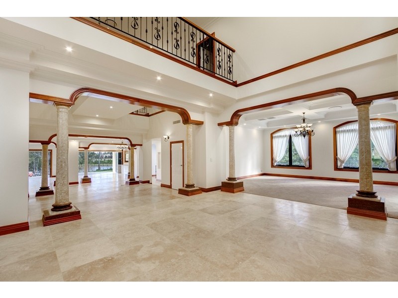27 Robertson Place, Fig Tree Pocket QLD 4069