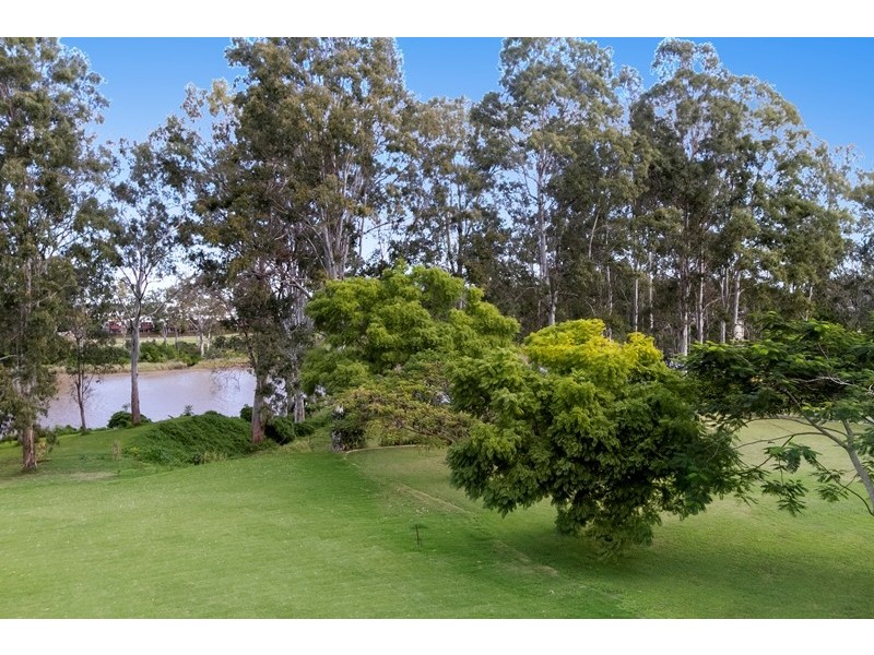 27 Robertson Place, Fig Tree Pocket QLD 4069