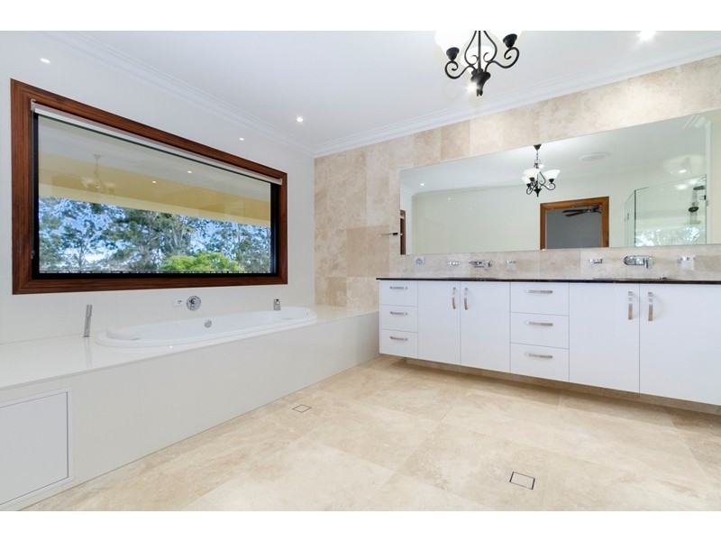 27 Robertson Place, Fig Tree Pocket QLD 4069