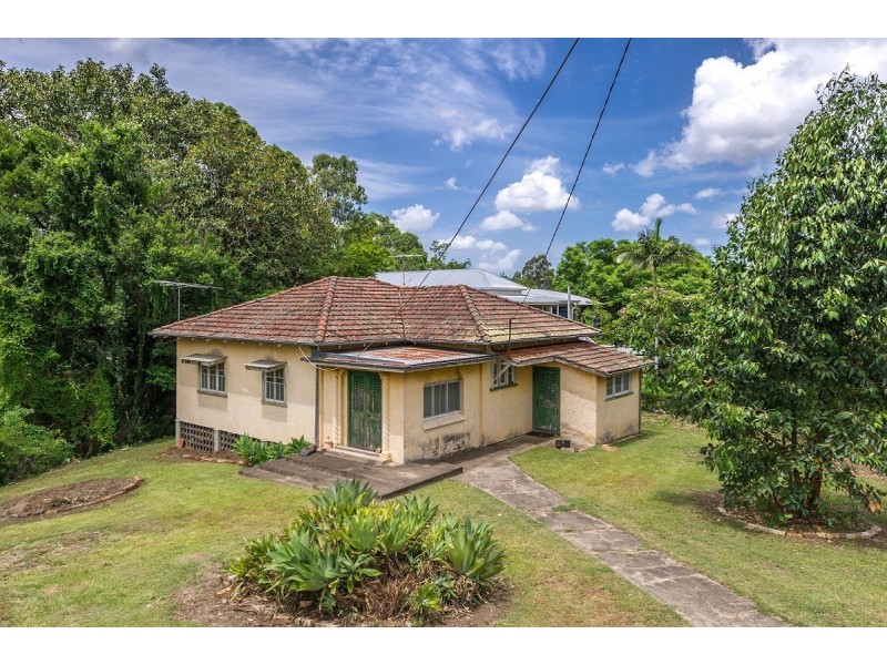 20 Hartfield Drive, Bardon QLD 4065