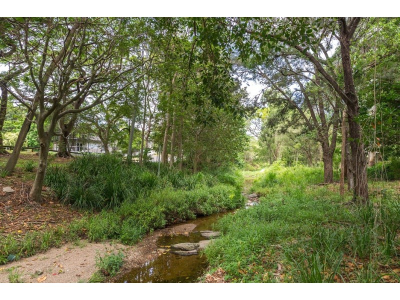 20 Hartfield Drive, Bardon QLD 4065