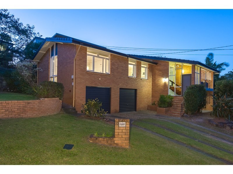 33 Rambler Street, Bardon QLD 4065