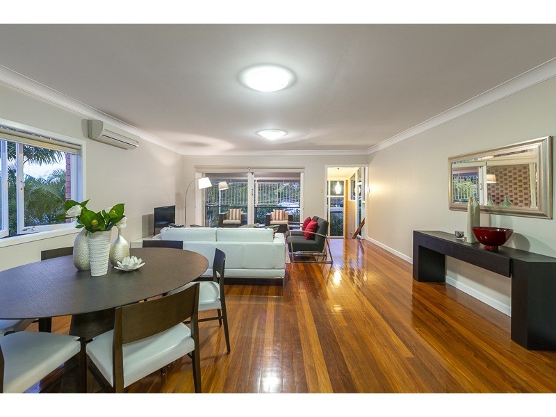 33 Rambler Street, Bardon QLD 4065