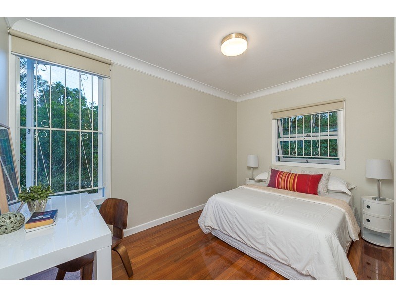 33 Rambler Street, Bardon QLD 4065