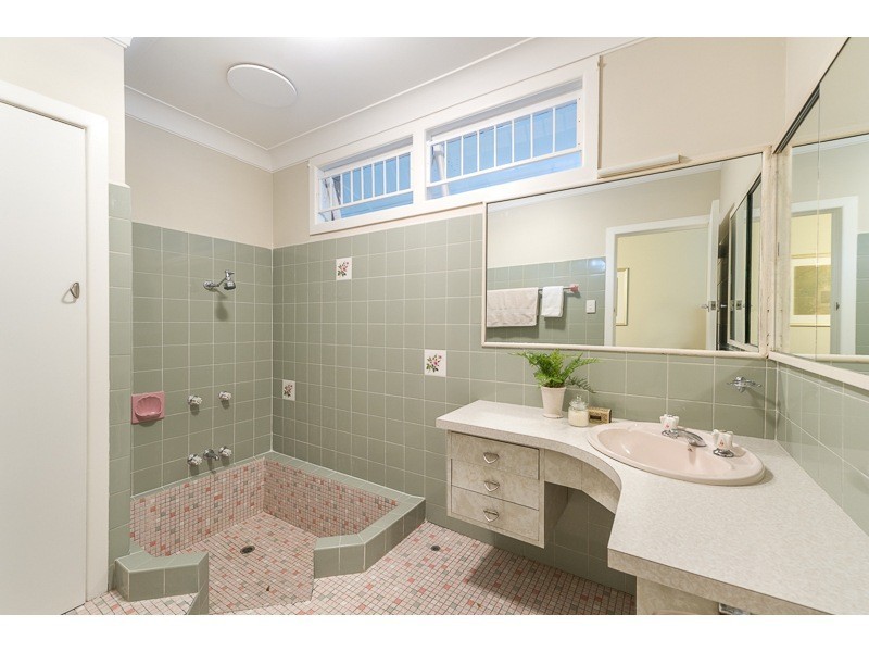 33 Rambler Street, Bardon QLD 4065