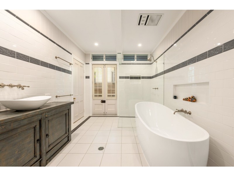 70 Upper Cairns Terrace, Paddington QLD 4064