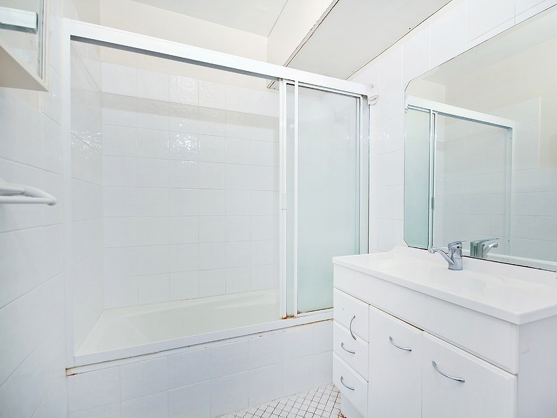 7/36 Jerdanefield Road, St Lucia QLD 4067