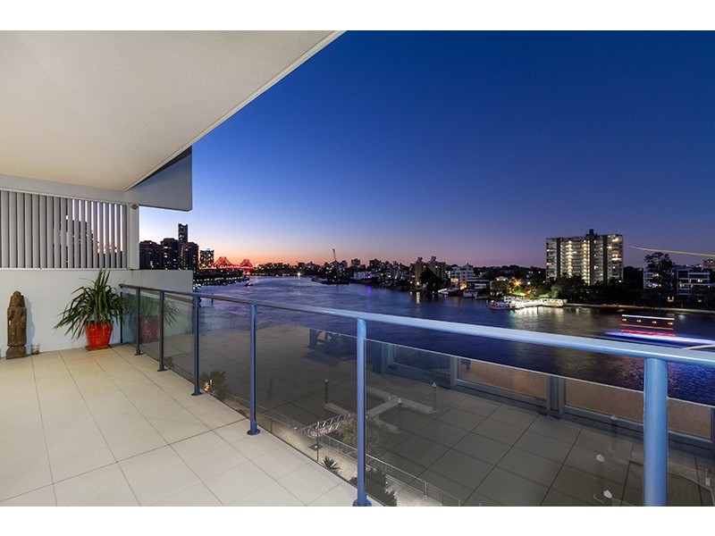 98 Thorn Street, Kangaroo Point QLD 4169