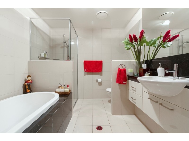 98 Thorn Street, Kangaroo Point QLD 4169