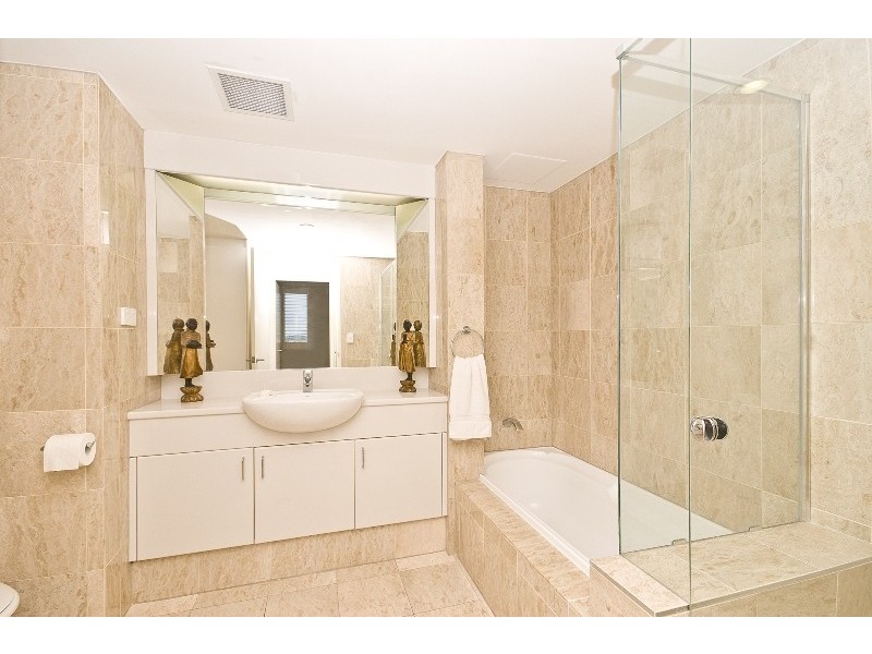 57 Lambert Street, Kangaroo Point QLD 4169