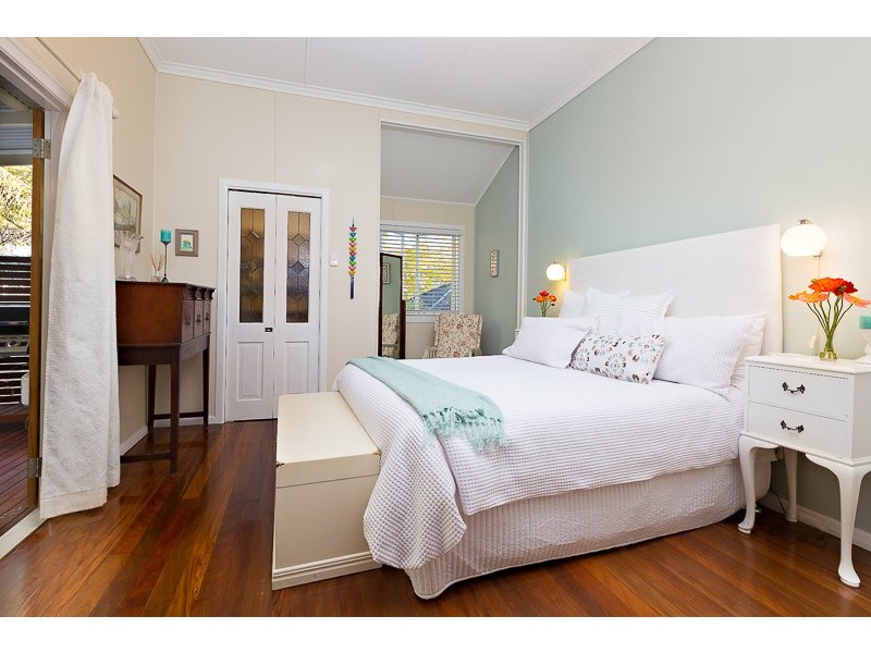 7 Forrester Terrace, Bardon QLD 4065